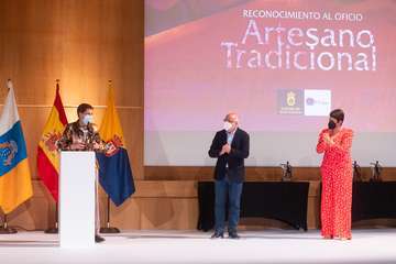 Homenaje del Cabildo a las caladoras grancanarias/TA.